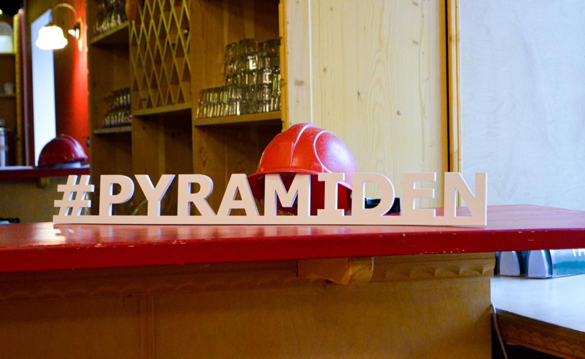 Hotel Pyramiden Exterior photo